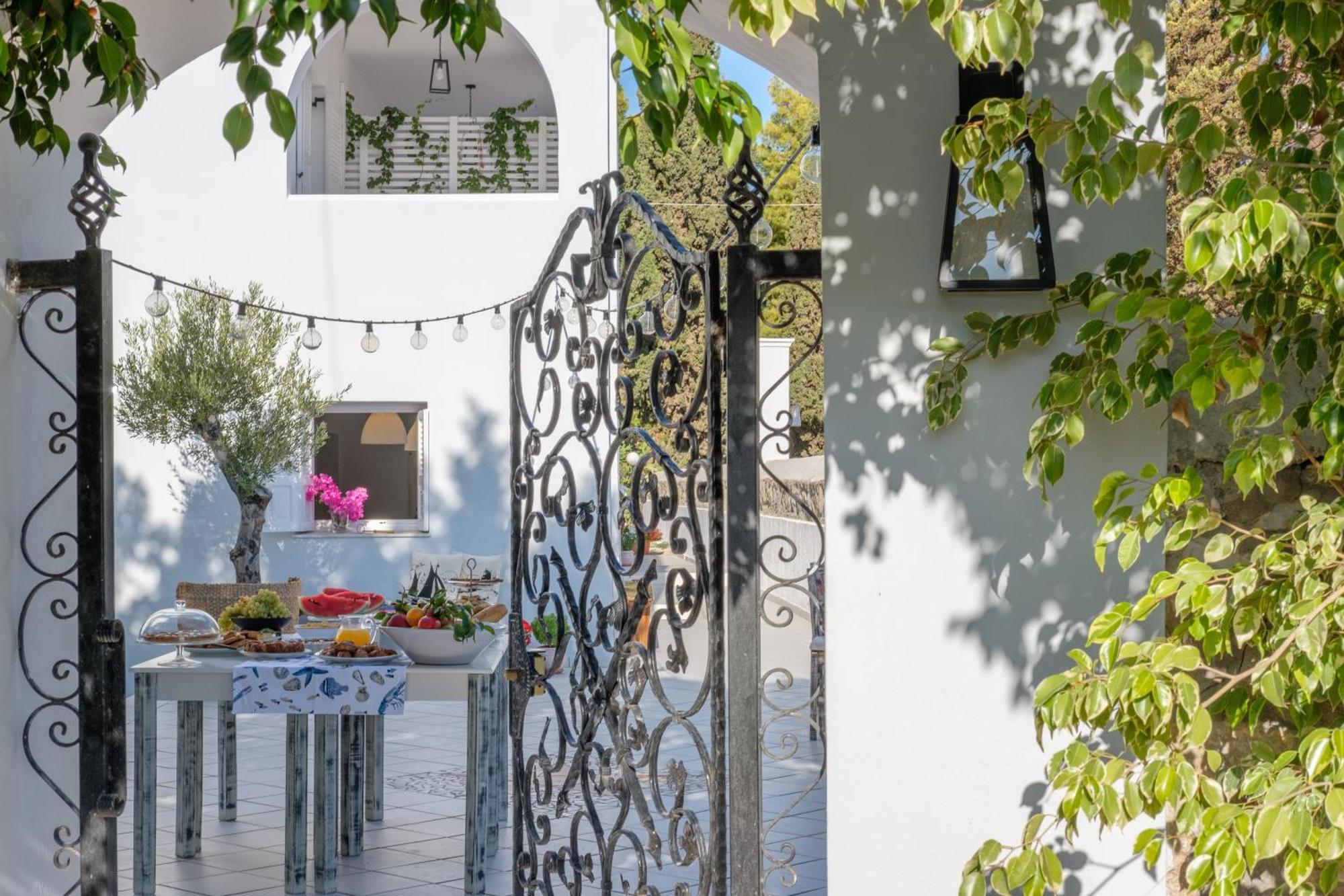 Oltremare Inn Spetses Town Екстер'єр фото
